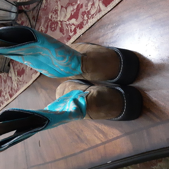 Boots - Picture 3 of 3